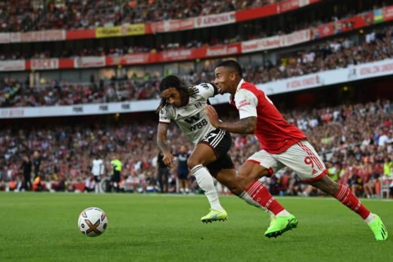 Gabriel Jesus na disputa entre Arsenal x Fulham na Premier League da última temporada