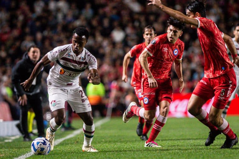 Fluminense x Argentinos Jrs se enfrentam pela libertadores.