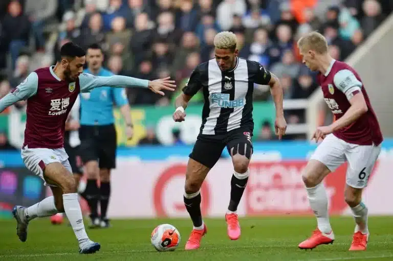 Newcastle x Burnley: