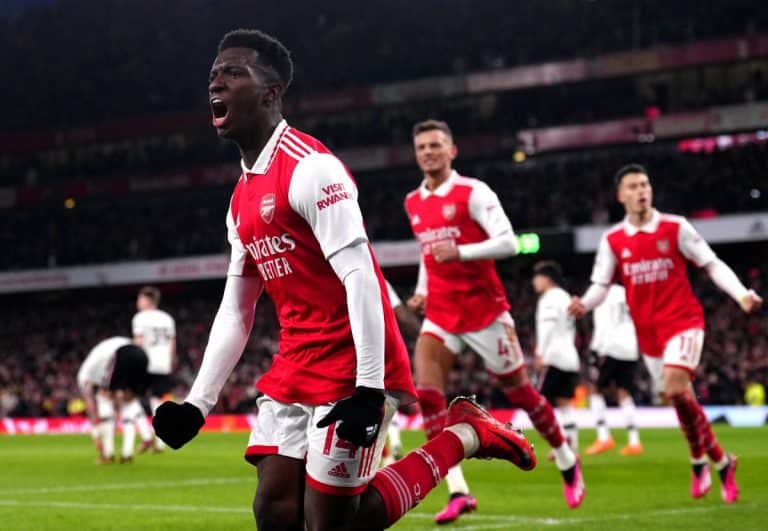 Atletas do Arsenal comemorando gol de Nketiah
