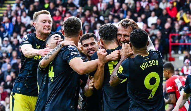 Newcastle bate recorde com vitória por 8 a 0 na Premier League.