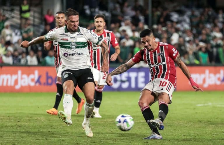 São Paulo x Coritiba ficaram com o 1 a 1 no placar no primeiro turno.