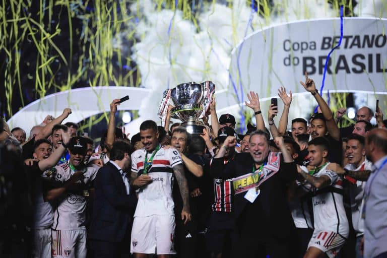 O momento que o São Paulo esperou por muito tempo, levantar a taça da Copa do Brasil.