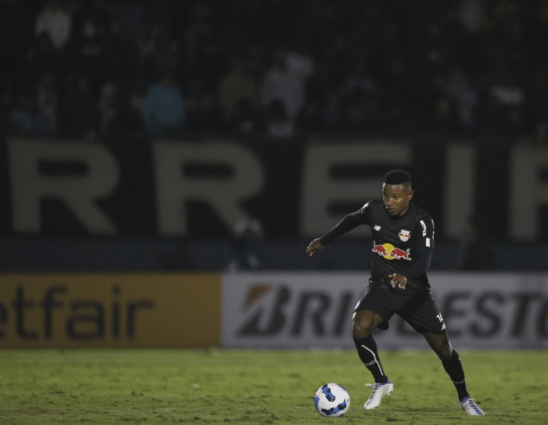Bragantino vence