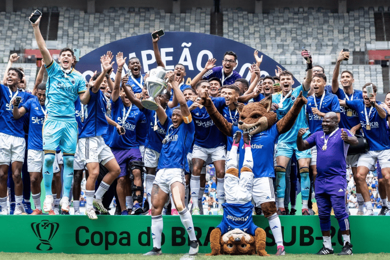 Cruzeiro bate o Grêmio e conquista primeiro título da Copa do Brasil Sub20.