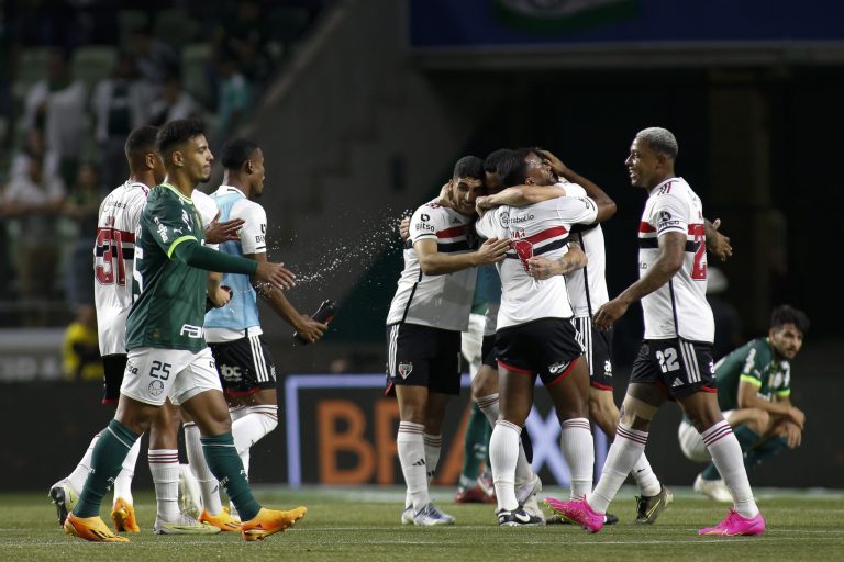 Palmeiras x São Paulo válido pela Copa do Brasil, com triunfo dos visitantes por 2 a 1.