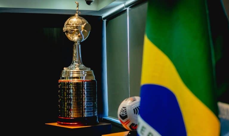conheça os times brasileiros que já ganharam a libertadores