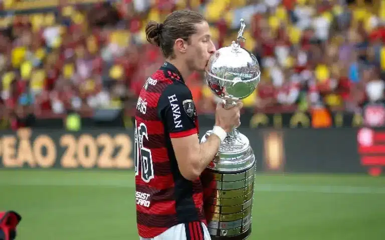 Filipe Luís anuncia aposentadoria e se despede do Flamengo