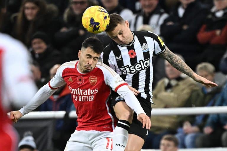 Em jogo quente Newcastle vence Arsenal por 1 a 0