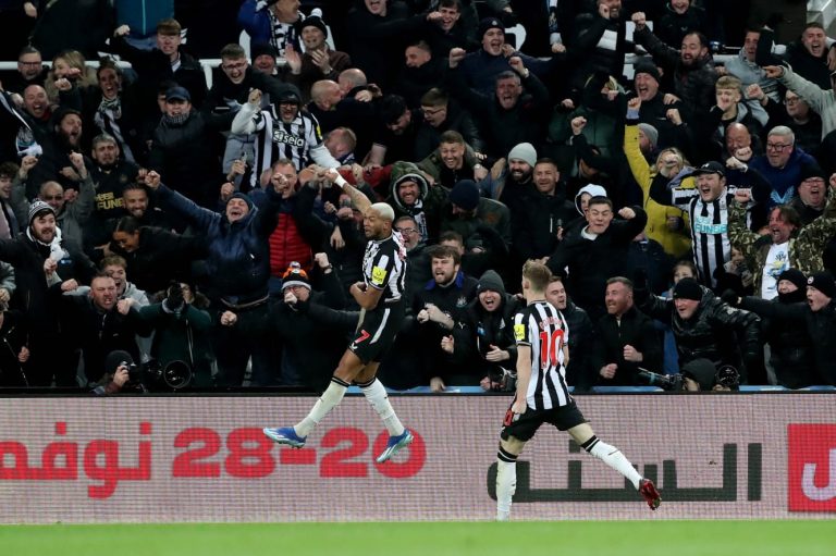 Newcastle domina e goleia Chelsea por 4 a 1