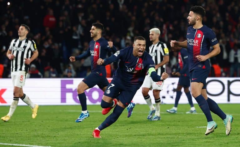 PSG empata no final e embola grupo da morte na Champions League
