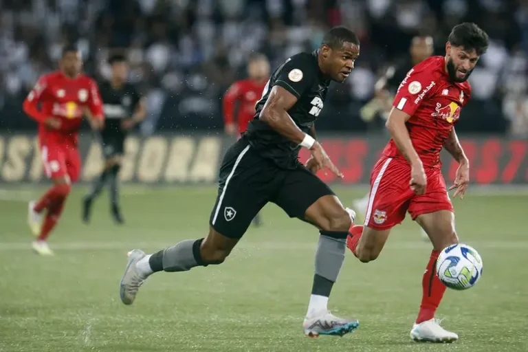 Botafogo e Red Bull Bragantino se enfrentando