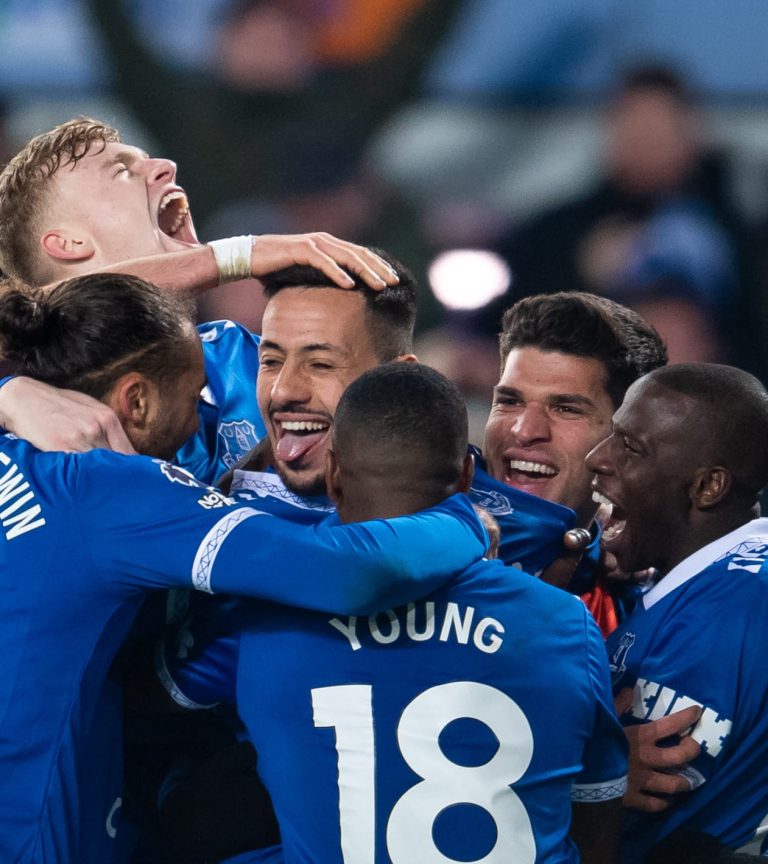 Everton domina e vence Newcastle