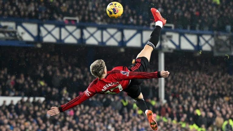 Gol de bicicleta de Garnacho em Manchester United x Everton