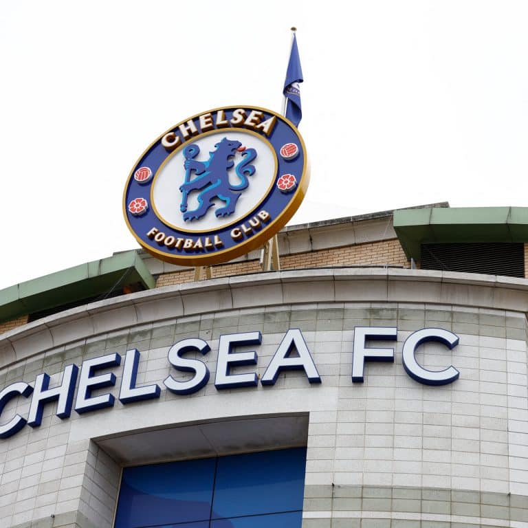 Chelsea confirma retornos e empréstimos, e busca concretizar vendas