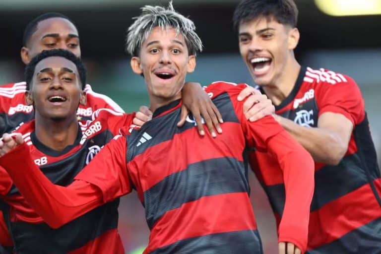 Werton será emprestado ao Santa Clara, de Portugal, pelo Flamengo