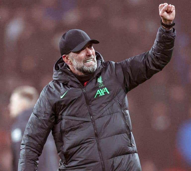 Van Dijk marca nos minutos finais e Liverpool vence a Copa da Liga pela 10ª vez