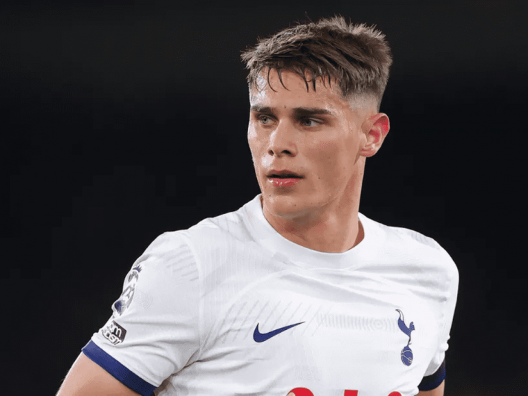 Micky van de Ven se tornou o jogador mais rápido da Premier League