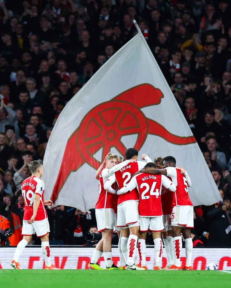 Arsenal derrota Luton no Emirates