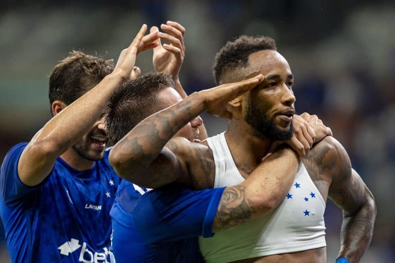 Rafa Silva coloca Cruzeiro na frente