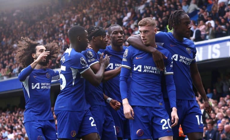 Em confronto direto por uma das vagas das competições europeias, Chelsea atropela West Ham