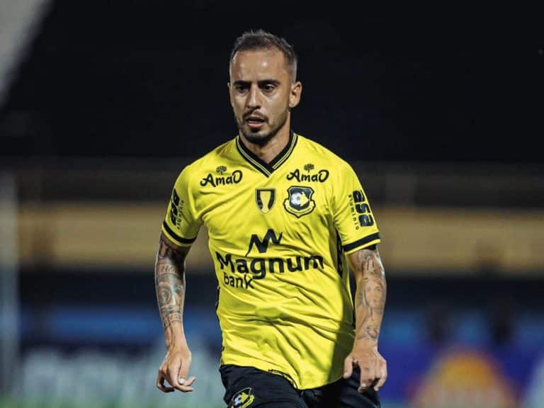 Vitinho retorna ao time titular do São Bernardo após 449 dias