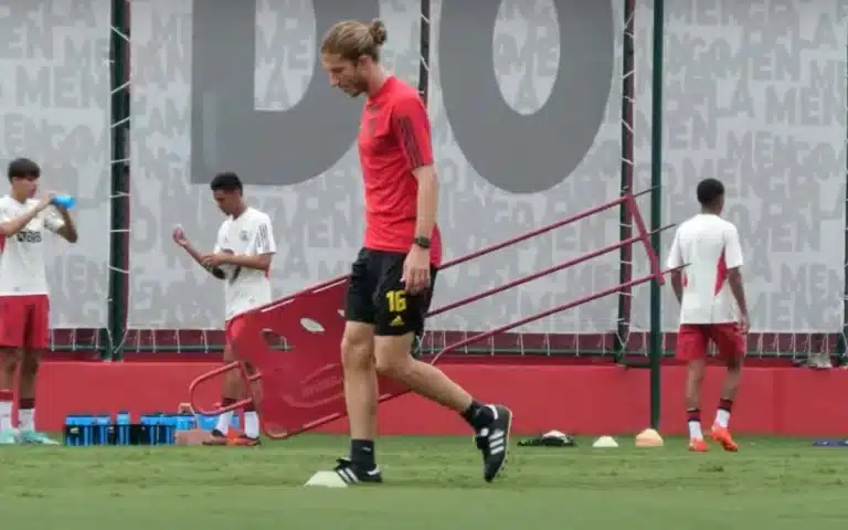 Filipe Luís é definido como substituto de Mário Jorge e assumirá o comando do Flamengo sub-20