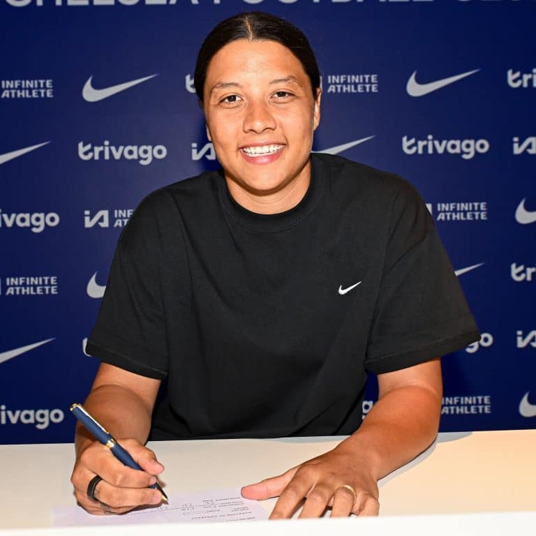 Sam Kerr renova contrato com o Chelsea