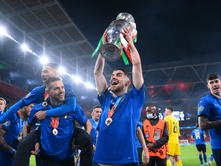 Descubra quais são os cinco brasileiros campeões da Eurocopa