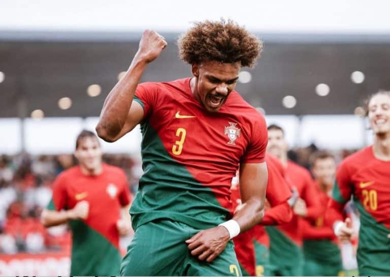 Chelsea encaminha a contratação de versátil jogador de 20 anos - Renato Veiga