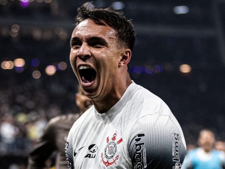 Corinthians vence o Vitória pela 14ª rodada do brasileiro