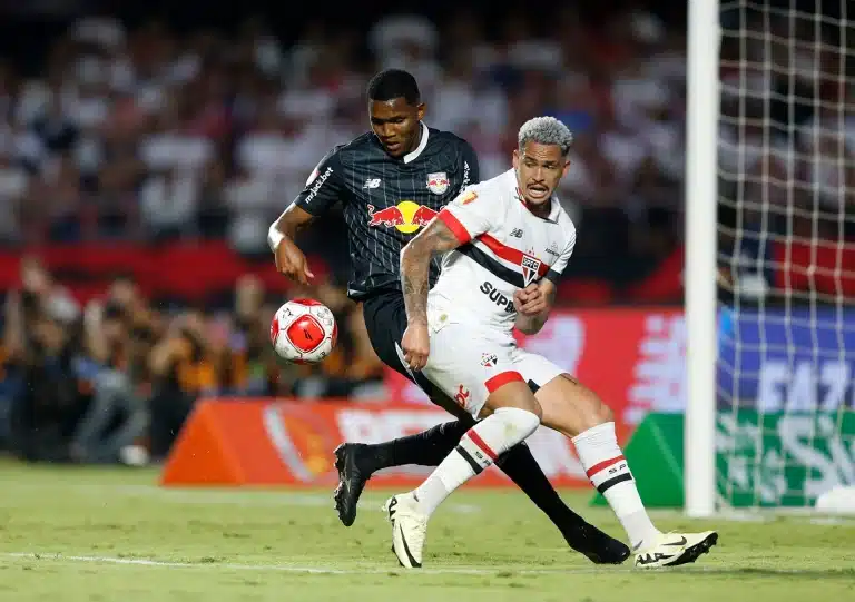sao paulo x red bull bragantino Luciano deve voltar ao time titular contra o Red Bull Bragantino neste sábado (6). Foto: Reprodução Gazeta Esportiva