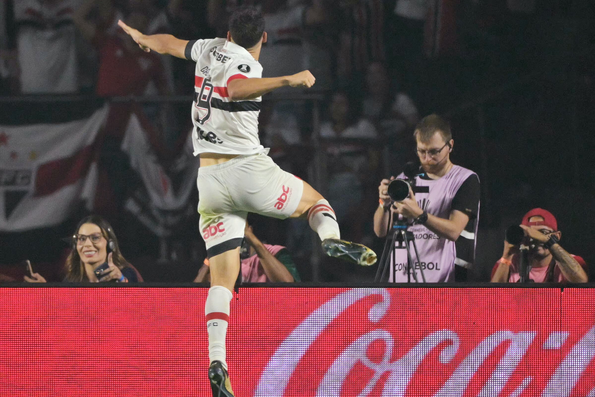 São Paulo vence o Nacional-URU e se classifica para as Quartas de