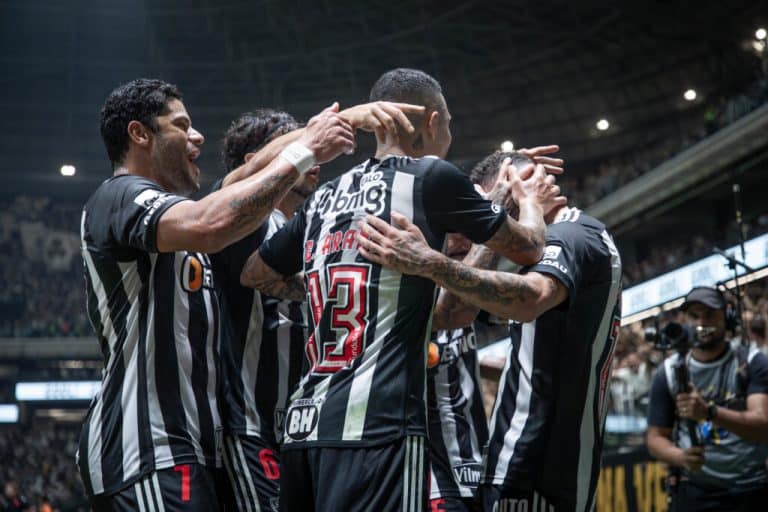 De virada, Galo vence Vasco na semifinal da Copa do Brasil