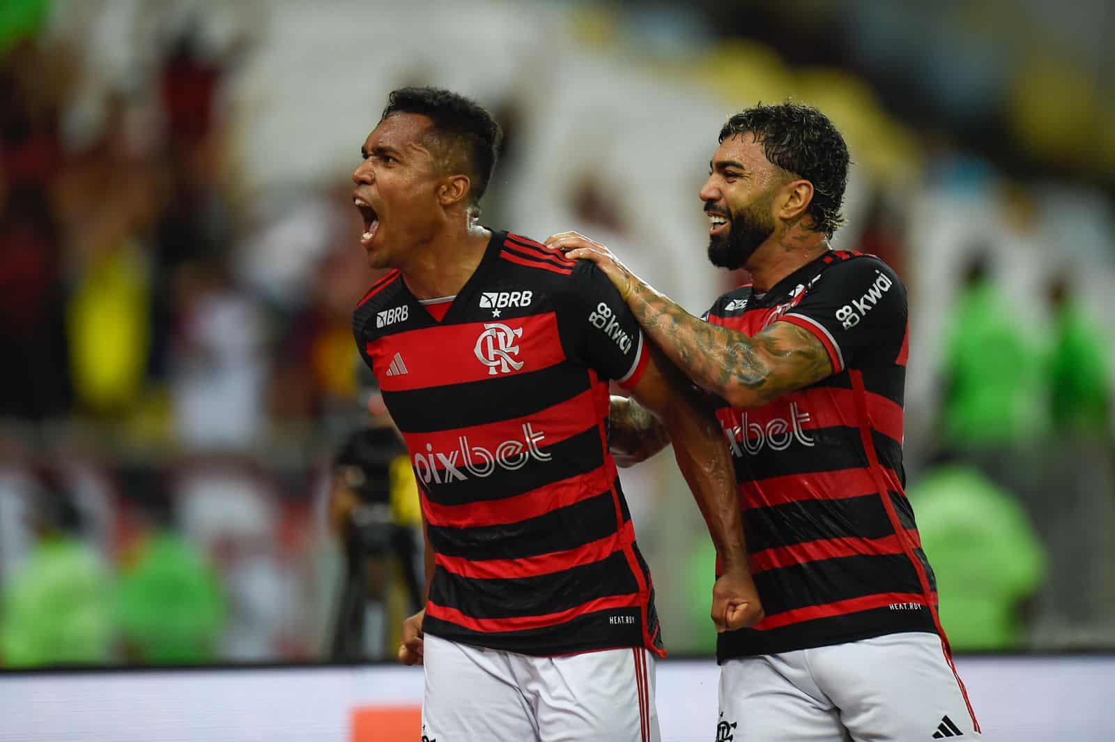 Flamengo vence Corinthians e sai em vantagem nas semifinais da Copa do Brasil