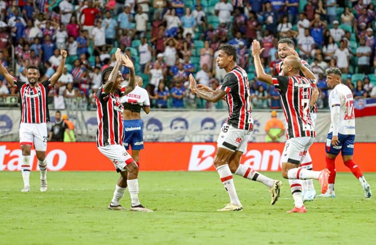 São Paulo bate Bahia por 3 a 0 em duelo de Tricolores (Foto: Divulação/ Brasileirão)