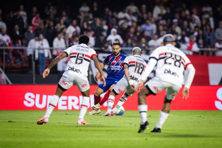 Bahia e São Paulo se encontram mirando vaga na Libertadores (Foto: Rafael Rodrigues/EC Bahia)