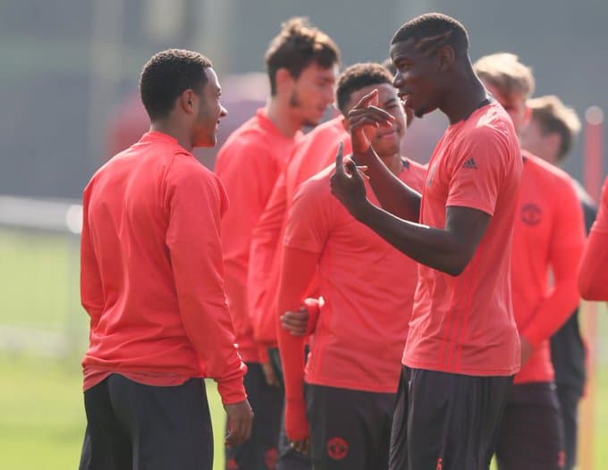 Memphis Depay, atual jogador do Corinthians, e Pogba, quando atuaram pelo Manchester United. Foto: Reprodução/X via Memphis