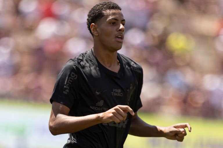 Denner, joia do Corinthians, está perto de fechar com Chelsea