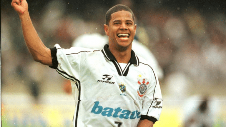 Marcelinho Carioca é um dos craques que compõe a lista de maiores artilheiros do Corinthians de todos os tempos