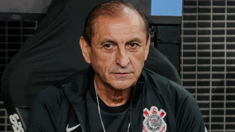 Corinthians anuncia a demissão de Ramón Díaz. Foto: depositphotos.com / thenews2.com