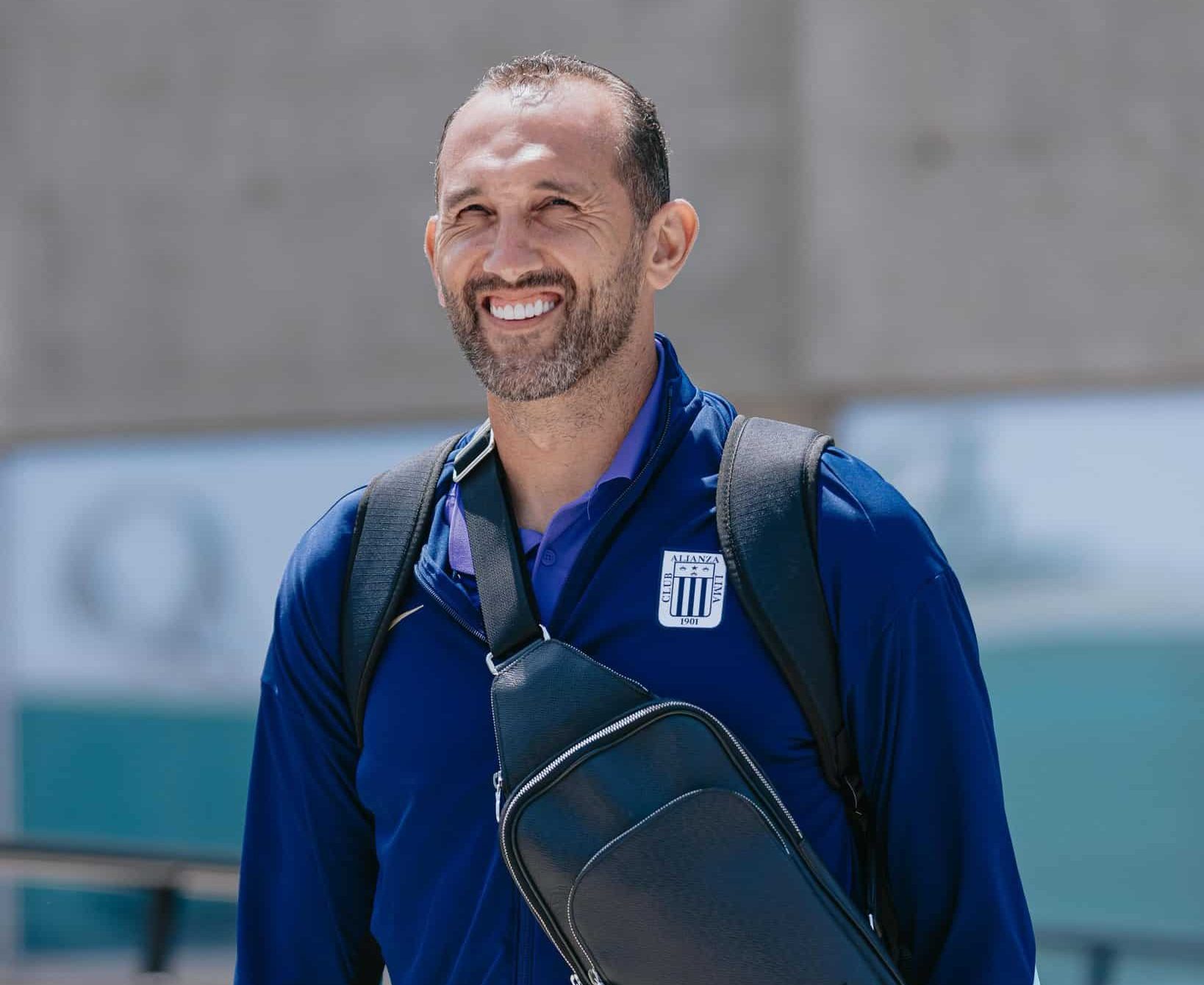 Velho conhecido da torcida brasileira, Barcos será titular na partida (Foto: Divulgação/ Alianza Lima)