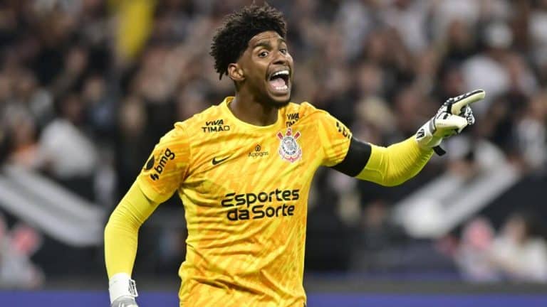 Hugo Souza, goleiro do Corinthians, na final do Campeonato Paulista. Foto: Eduardo Carmim/Gazeta Press